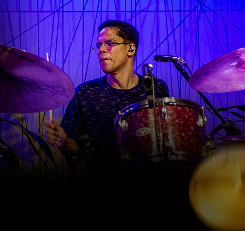 Wesllen Silva tocando bateria